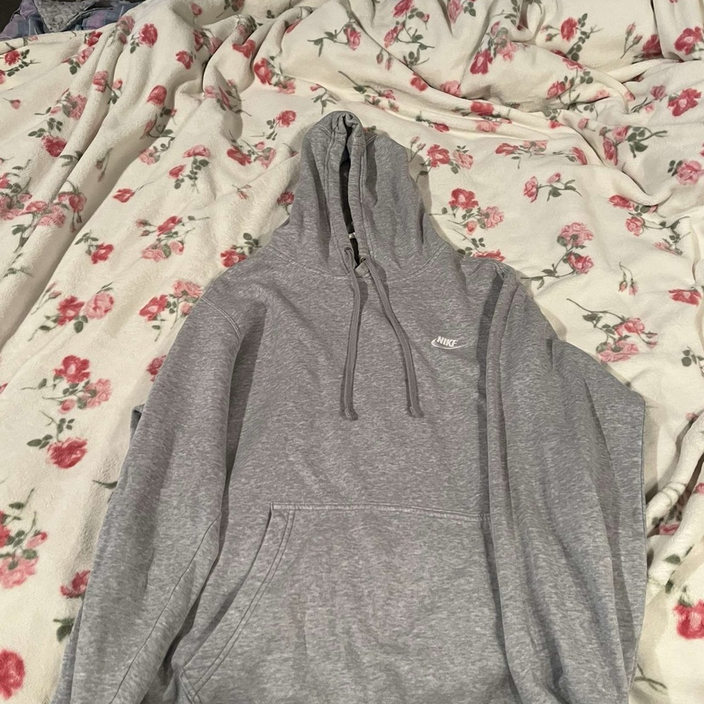 Nike Gray and White Heather Pullover Sweater
